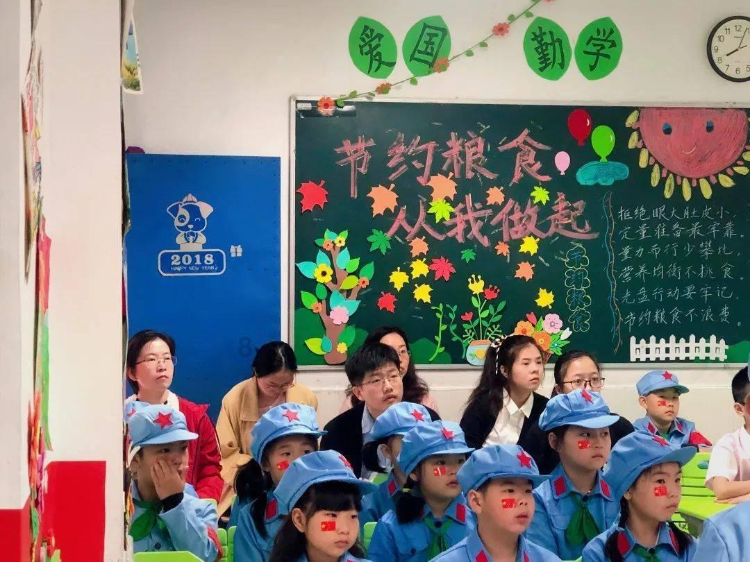 古代皇帝对美女表白，谁料美女嫌他不专心：你真心喜欢很多女人游戏画面
